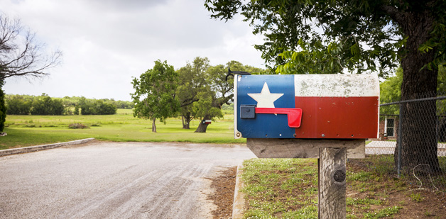 mailbox painted with Texas flag in Harlingen TX
